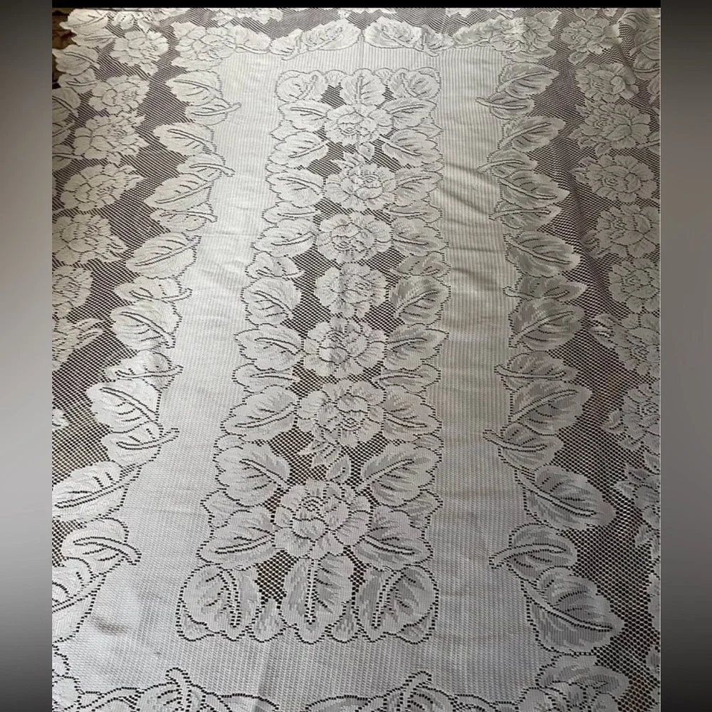 Vtg  lace tablecloth 60 X 82